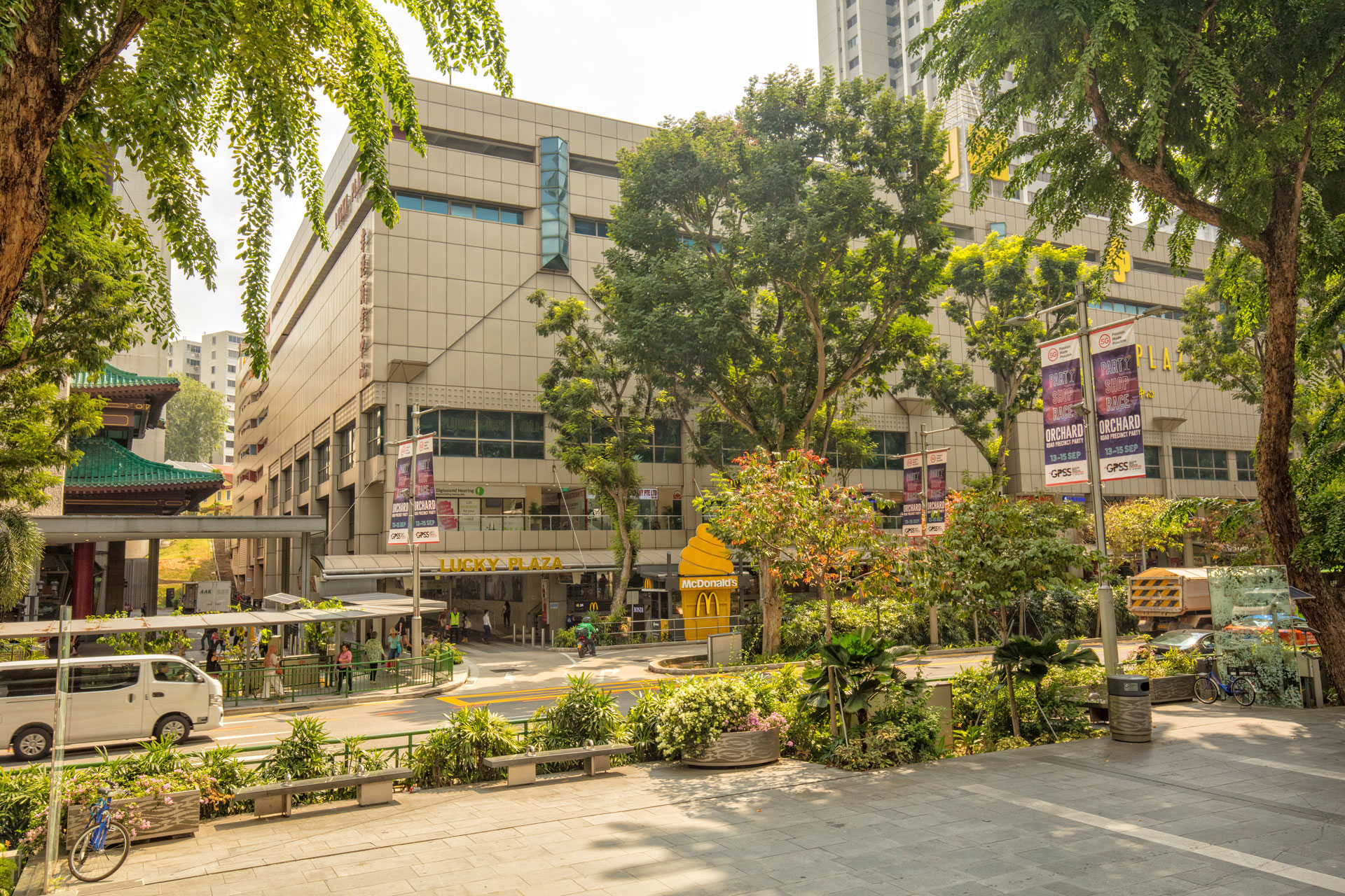Lucky plaza sg Royal Group