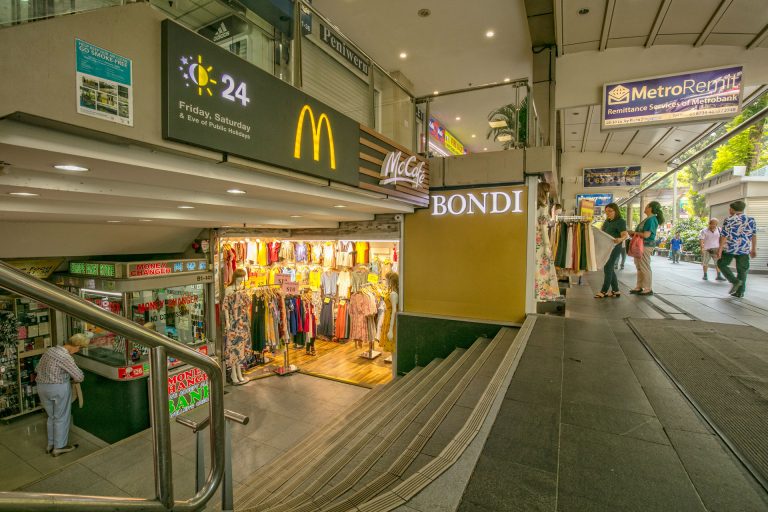 Lucky plaza sg Royal Group